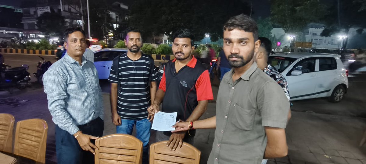 vmc_ward03's tweet photo. Night drive taken by ward no 3 
Area muktananad main road 
Penalty recovred 9500
For using single use plastic and for littering.
@VMCVadodara
@ArunMaheshIAS
@VMC_Dymc_North
@VMCSWMdept https://t.co/1pfTOldplh