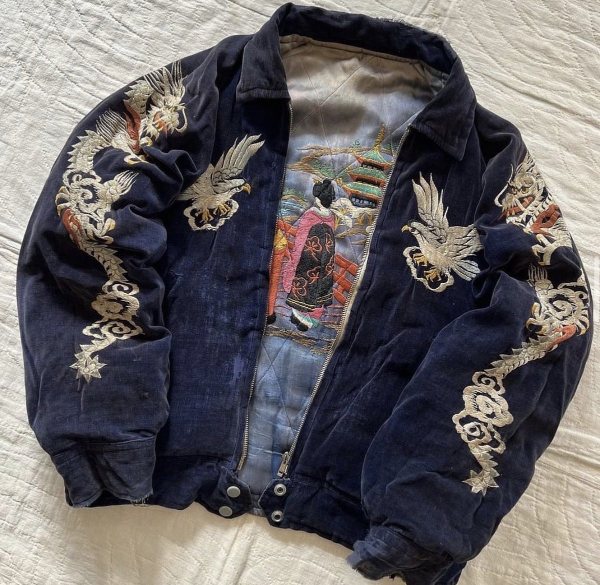 HardestFitPics's tweet photo. 1950s Japanese Maiko Sukajan Betsuchin Souvenir Jacket 👁️ https://t.co/MU17H8YHFp