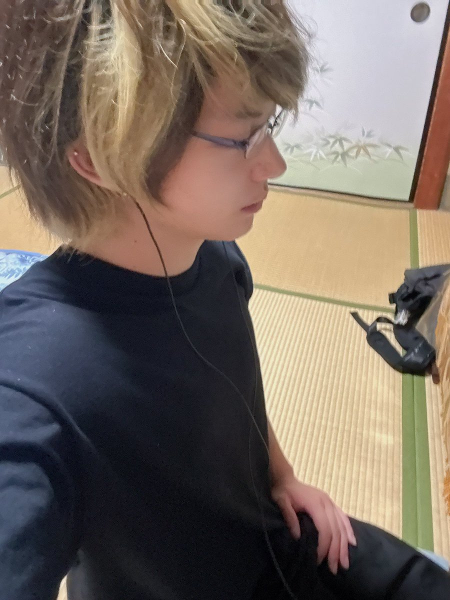 you_to_pair's tweet photo. 正座してエロゲしてる���
やはり七海は世界を救う https://t.co/xiHs8NaE7M