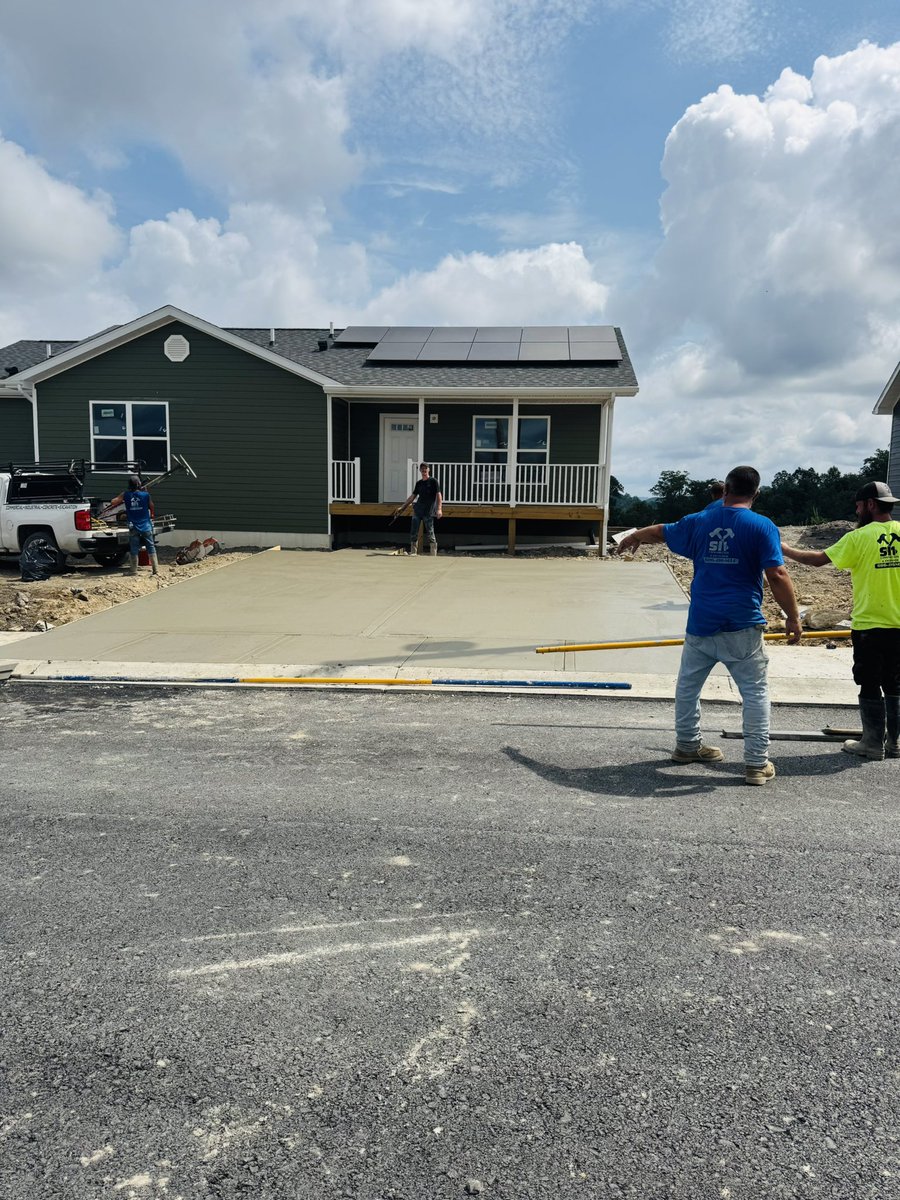 Getting driveways poured at Skyview! We’re ready to begin construction on the next 8 new homes. 👏