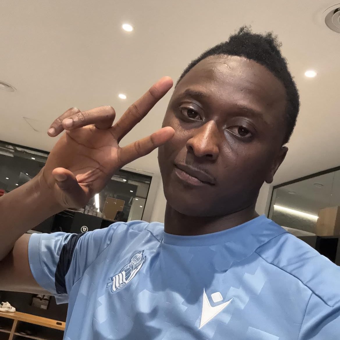 Generaldepie_'s tweet image. 🇳🇬 El @valenciacf quiere a Sadiq y de momento la @RealSociedad sigue sin dar luz verde pero se va a intentar hacer para que sea el que cierre la delantera 

Mañana ➕ info en @TribunaVCF