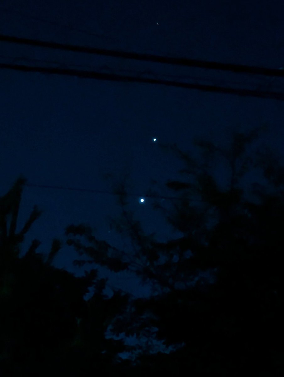 明けの明星🌟と木星⭐一昨日はもっと近かったな…大接近の見たかったな〜😃