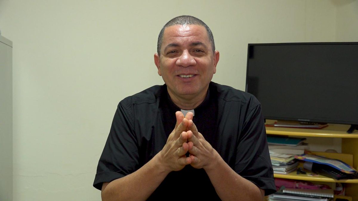 Atención a la educación, una historia que merece ser contada en la vida del padre Nolberto Rosario rccnoticias.com.do/atencion-a-la-…