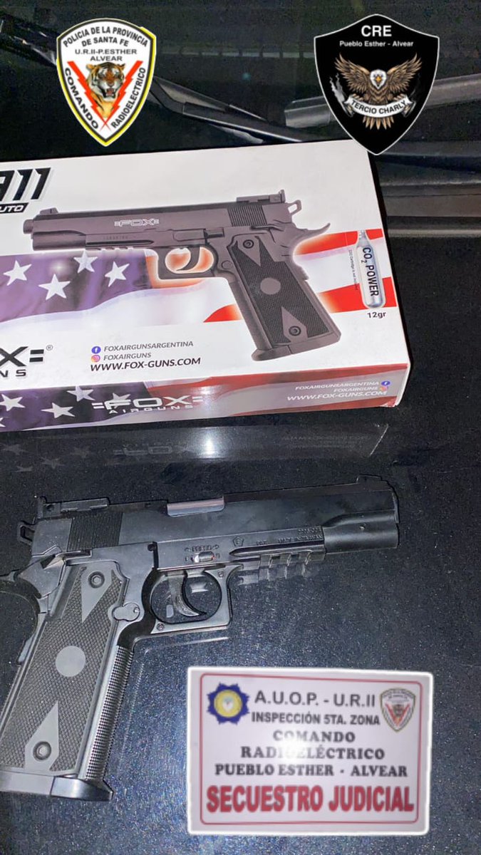 🔴🚨 #Policiales | Detienen a camionero por amenazar a un colega con una réplica de pistola
👮Ocurrió en Punta Alvear, el sujeto quedó a disposición de la Fiscalía

🔗📲 Mas Info👉 wp.me/p8kW5o-EAp

#DZ #Alvear #Seguridad #Policiales #Armas