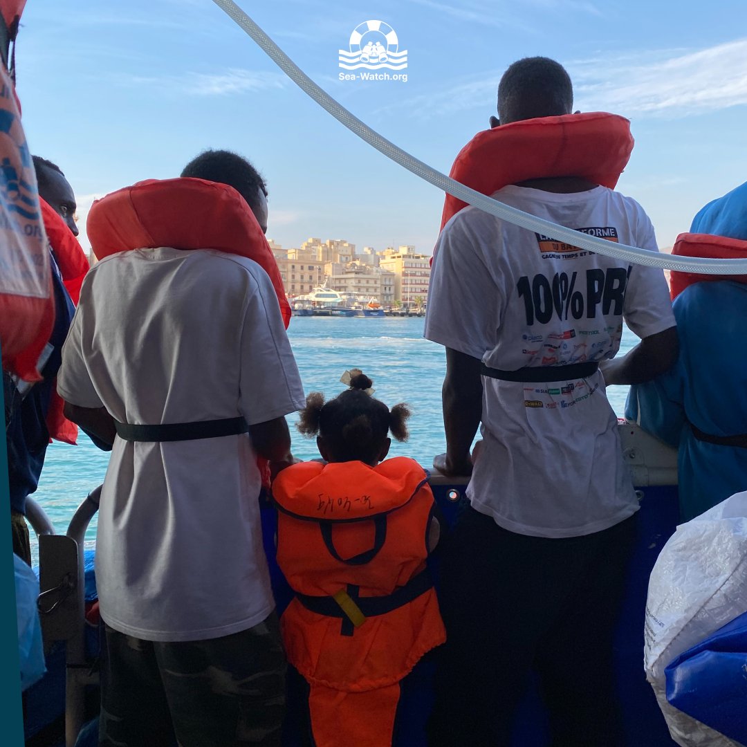 scandura's tweet image. &quot;Difendere i confini&quot;

Da chi?

Da lei?