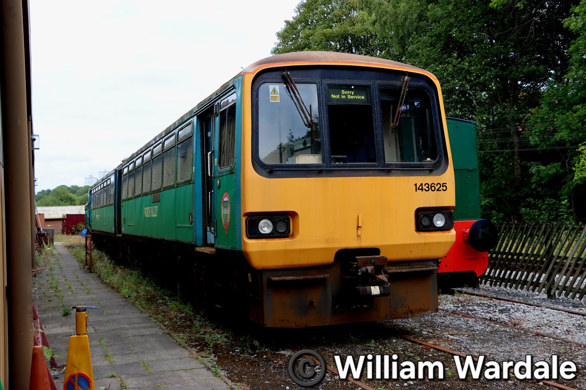 WilliamWardale's tweet image. Excellent day out with @TomDearlove1 at @WorthValley 
#class144 #steamtrain #keighleyandworthvalleyrailway #trainspotting