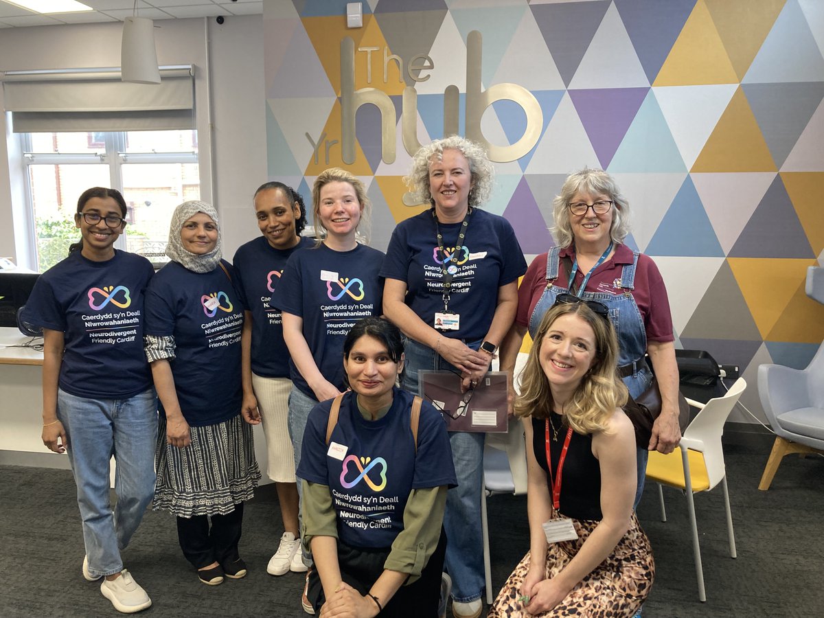 Daeth sesiynau teuluol niwrowahanol-gyfeillgar yr haf yn Hyb Rhydypennau i ben!
Wedi'u creu gyda Thrive Cardiff, roedd y sesiynau hyn yn lle i deuluoedd ddarllen, crefftio, cysylltu a chael croeso💛
Diolch i Cymorth Lles Caerdydd— ni’n edrych ar sesiynau yn y dyfodol nawr!