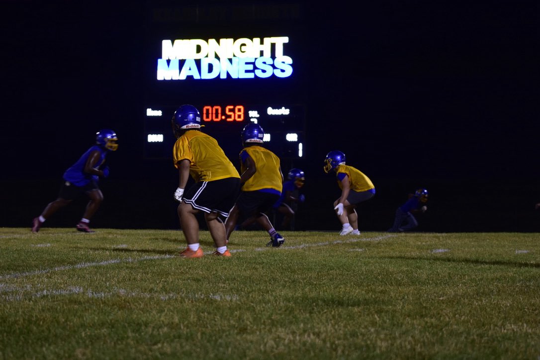 KearsleyHSFB's tweet photo. Huge success at Midnight Madness. Thank you to all those that came out to support us! 🐝
#BetheChange https://t.co/bMP1HihBkJ
