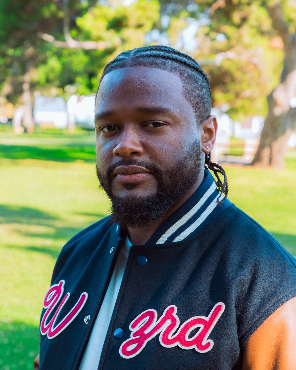 THACAPITALG's tweet image. You thought I wore this hot ass jacket in the middle of the hot ass summer to only post it once? Tuh!

📸: IG @ neyraedited

#KidCudi #WZRD #WZRDshop