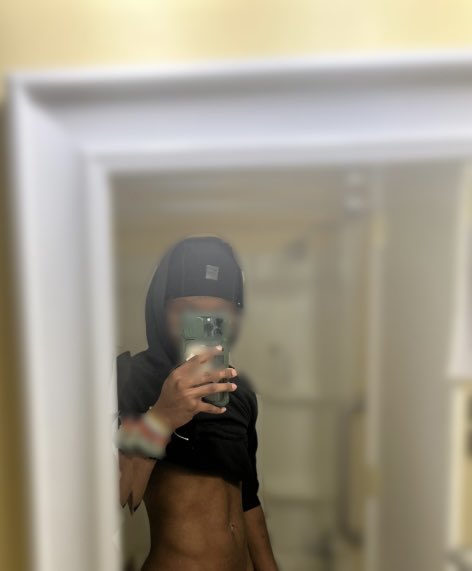 ayeeeroo's tweet photo. "¡ found u on                       "¡ found u on
    instagram.                              twitter."

#bmoreteens #bmorefreaks #dmvfreaks #nsfwacc #nsfwtwt #teen https://t.co/ulcOYcSt7U