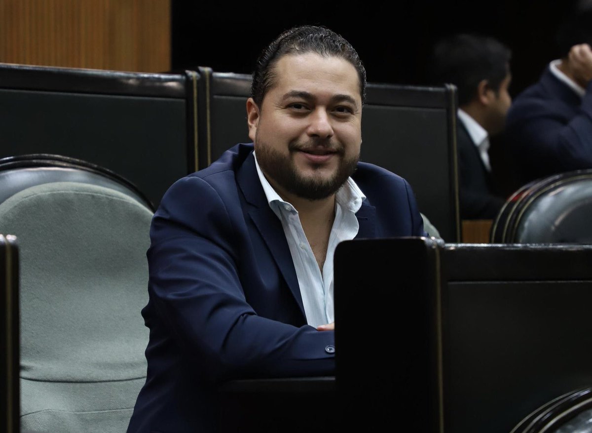 CongresoNL's tweet photo. El diputado Miguel Lechuga, del PAN, inició reuniones para elaborar la Ley de Espacios Públicos de Nuevo León, que busca obligar a los municipios a mantenerlos seguros, accesibles y en buen estado, evitando su abandono y venta, con participación ciudadana y vigilancia. https://t.co/cHn3Cs0wro