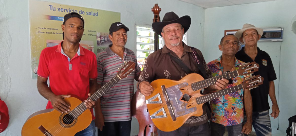 ma52984's tweet photo. “No sé la receta de la felicidad, pero seguro que la música debe ser uno de los ingredientes"
Como parte de las actividades de este verano y promoviendo la música tradicional cubana y campesina se presentó hoy  "Arturo Jorge y su cuarteto Tradición"
#VeranoSiempreJoven
#Yara https://t.co/DVxqIUnO94
