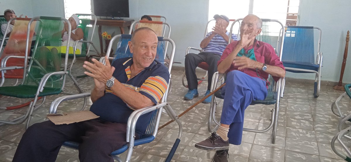 ma52984's tweet photo. “No sé la receta de la felicidad, pero seguro que la música debe ser uno de los ingredientes"
Como parte de las actividades de este verano y promoviendo la música tradicional cubana y campesina se presentó hoy  "Arturo Jorge y su cuarteto Tradición"
#VeranoSiempreJoven
#Yara https://t.co/DVxqIUnO94