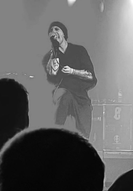 🧛🏼‍♂️
#Deadaudiosaints #frontman #vocals #voice #alternative #music #newmusic #fashion #style #allblackeverything #makeup #urbandecay #tattoo #inked #art #guyswithtattoos #guyswithink #grunge #emo #goth #punk #band #LiveMusic #Androgynous #art