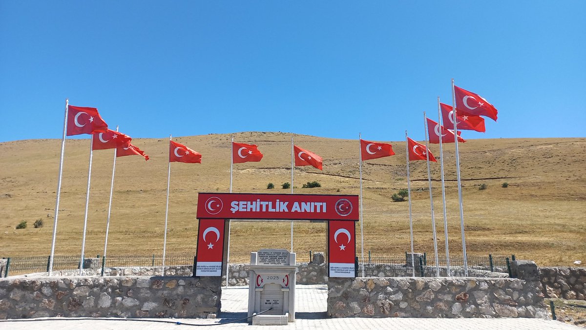 Erzurum Tekman Yolu 6.km Anayol Üzerinde Yapmış olduğumuz Şehitliğimizin Bakim ve çevre Düzenlemesini Yapıyoruz 
Emeği geçenlere Yürekten Teşekkür Ederim
<a href="/ErzurumValiligi/">T.C.Erzurum Valiliği</a> 
<a href="/mehmetsekmen/">Mehmet SEKMEN</a> 
<a href="/jandarma/">T.C. Jandarma Gn. K</a>