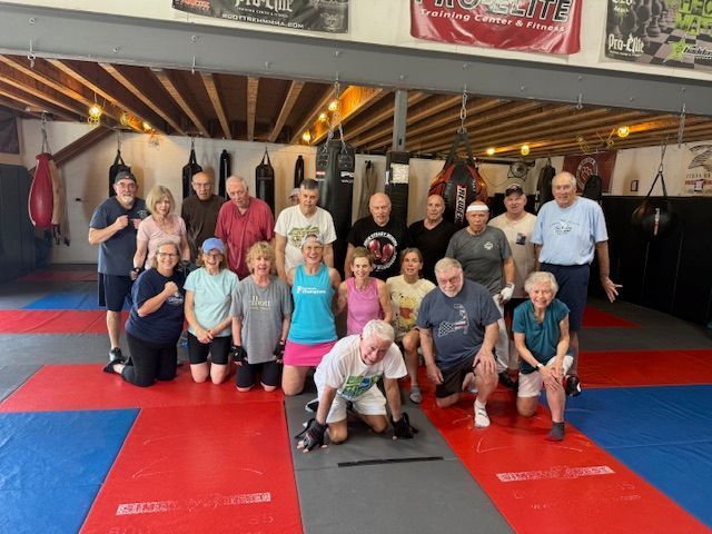 ParkinsonDotOrg's tweet photo. The Parkinson's Champion's are taking on the Falmouth Road Race this weekend! 🏃‍♀️🏃‍♂️ You can support Randi and her teammates at https://t.co/a32Ql4UVhm. Good luck to our runners - we believe in you! 🩵 #Run4PD https://t.co/1MWM5aMbbb