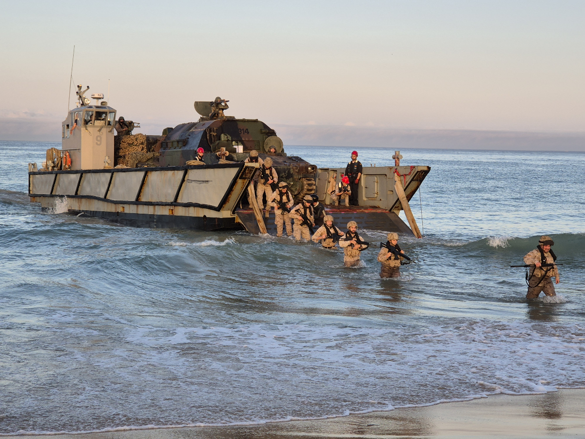 Armada_esp's tweet image. Las lanchas #LCM de #GrupoNavalPlaya son las encargadas de transportar a la Fuerza desde los buques a la playa💪
#ValientesPorTierraYPorMar
#InfantesdeMarina
#SomosLaArmada⚓🇪🇸