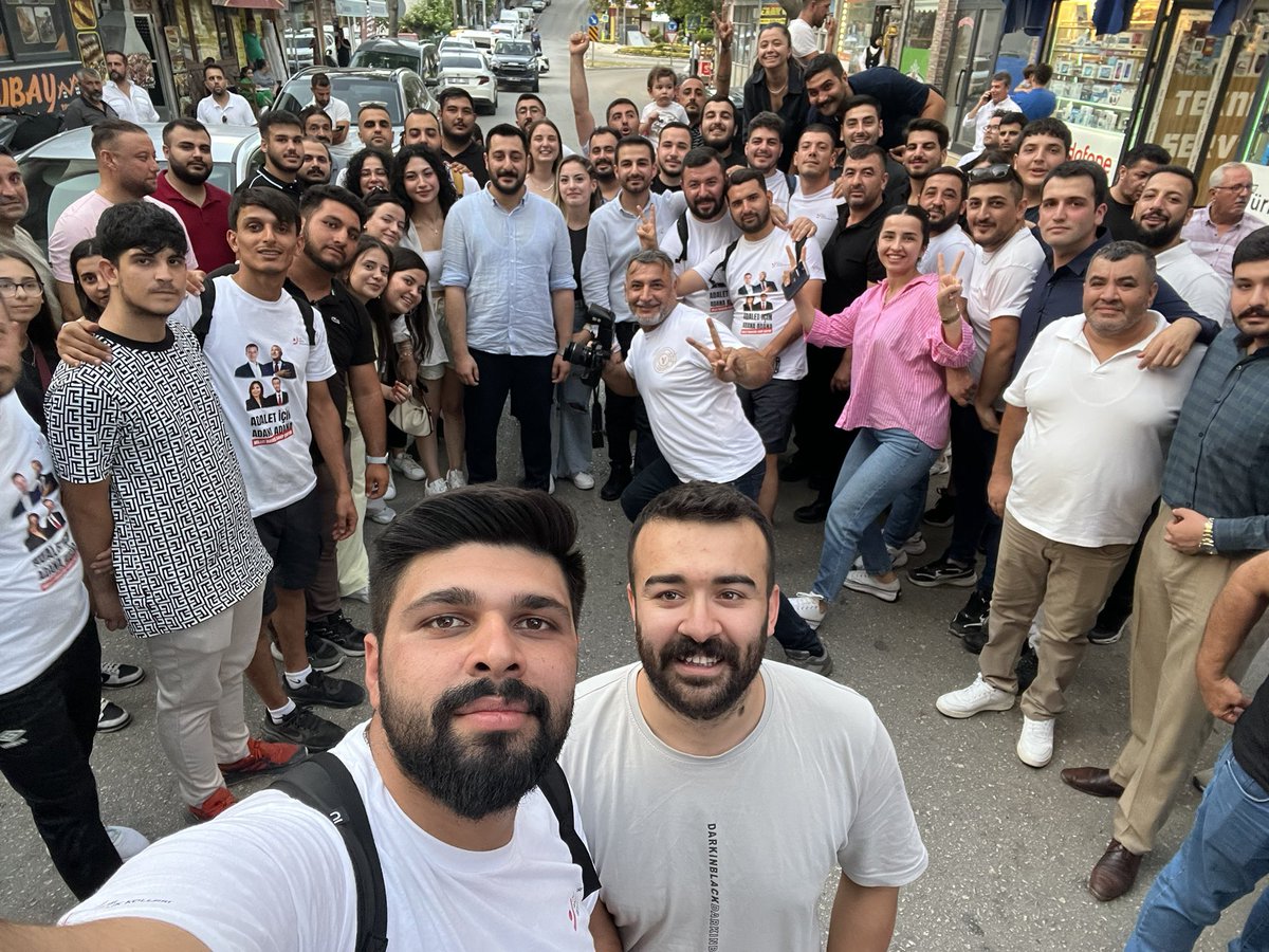 chpcukurovagnc's tweet photo. Adana’dan Silivri zindanlarına özgürlük için yürüyen başkanlarımızı, yol arkadaşlarımızı uğurladık.
Onlar halkın iradesi, demokrasi ve eşitlik için yola çıktı.
Biz de kalbimizdeki inanç ve dayanışma ile yanlarındayız. https://t.co/4TIMCojkLu