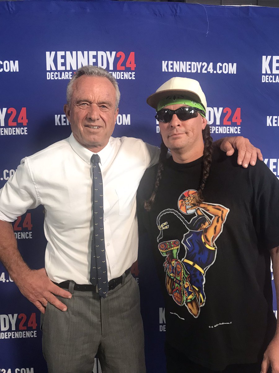Hey <a href="/X/">X</a> I got to meet both <a href="/SecKennedy/">Secretary Kennedy</a> &amp; <a href="/JimmyDoreShow/">The Jimmy Dore Show</a> &amp; I have been reaching out to both of them for years asking them to look at the evidence of what happened to me when I reported on Russiagate &amp; NODAPL. I hope that if someone sees this you will encourage them to reach 2 me.