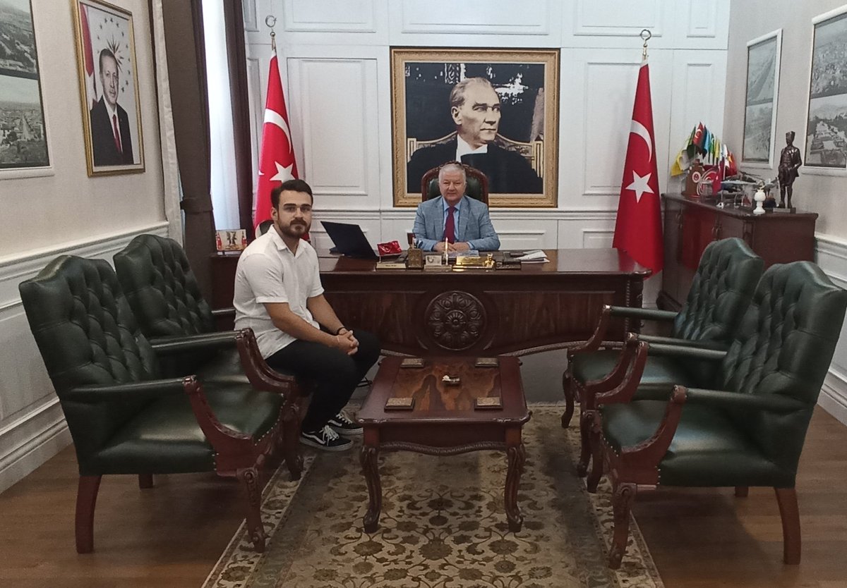 erkanys53's tweet photo. Çankaya Kaymakamlığı’nda gerçekleştirdiğim staj dönemini bugün itibarıyla tamamlamış bulunuyorum. Başta Sayın Kaymakamımız Murat Duru olmak üzere, tüm kaymakamlık personeline staj sürecimde bana kattıkları değerli bilgiler ve destekleri için teşekkür ederim. https://t.co/Ect153z3ix