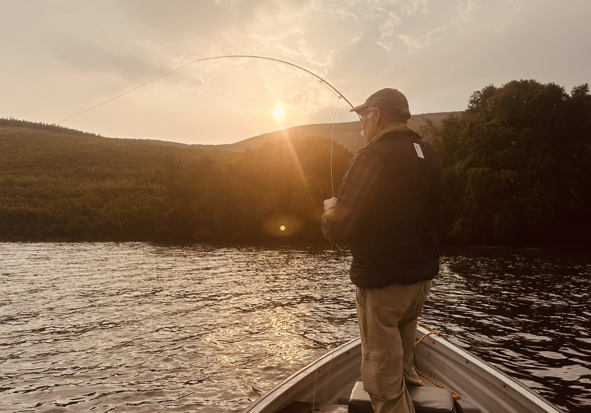 KingfisherGuide's tweet photo. I meet Bill from Virginia USA πΊπΈ today. 6am start made for a beautiful misty atmospheric sunrise π
.
#madeanewfriend #fishing #fishingscotland #troutfishingscotland #troutofinsta #browntroutfishing #browntrout #trout #fishingtrip #fishingadventures #fishingπ #fishingwithfriends https://t.co/RBcerrF0Lx
