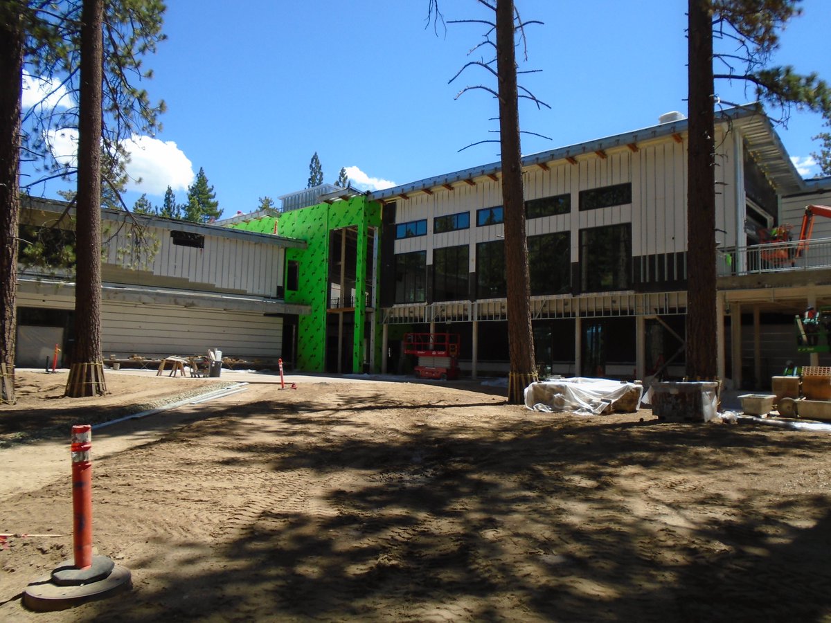 USGlass2004's tweet photo. South Lake Tahoe Aquatic Center
The USG crew at South Lake Tahoe is wrapping up the exterior storefront installation at the gym and aquatic center. Next up, the team will complete the curtain wall system at the main lobby, and install the exterior door packages. https://t.co/oJOmW6xIB1
