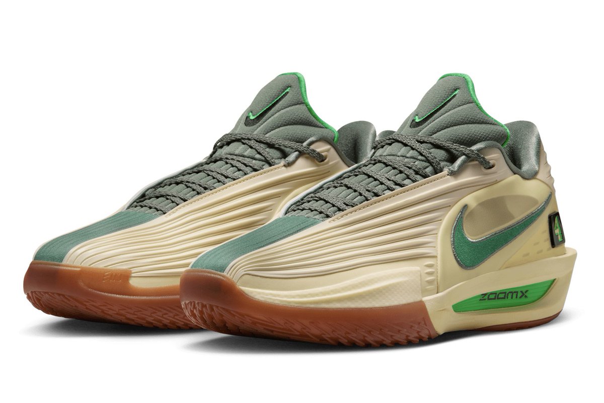 SoleRetriever's tweet photo. OFFICIAL LOOK: Jrue Holiday’s Nike GT Cut 3 Turbo PE 🏆🏆 @Jrue_Holiday11 

🗓️ August 28th
📝 IH2371-700
💵 $210 https://t.co/BNF8o9hjvL
