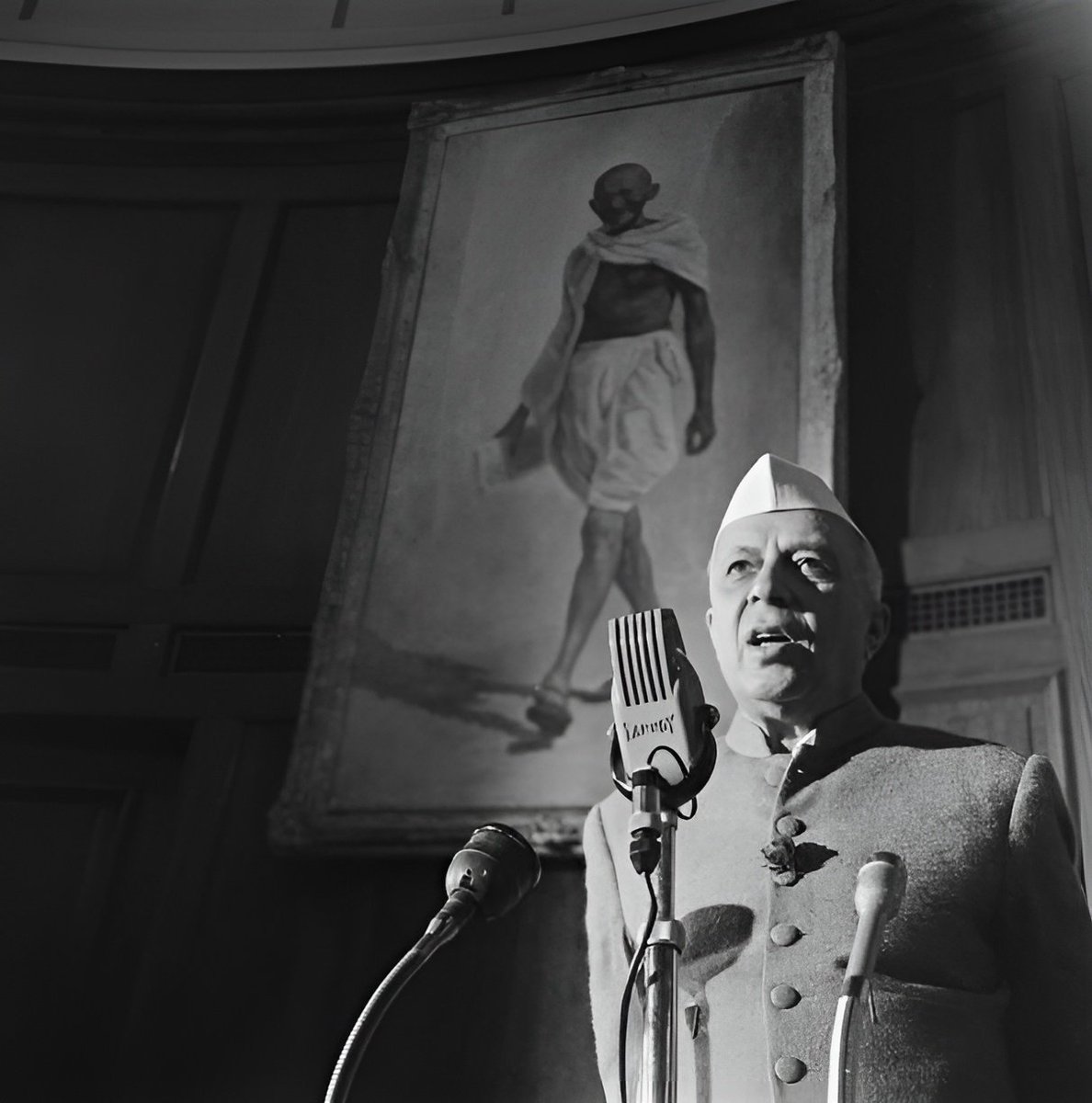 Drop Jawaharlal Nehru's best pic from your gallary

#IndependenceDay2025