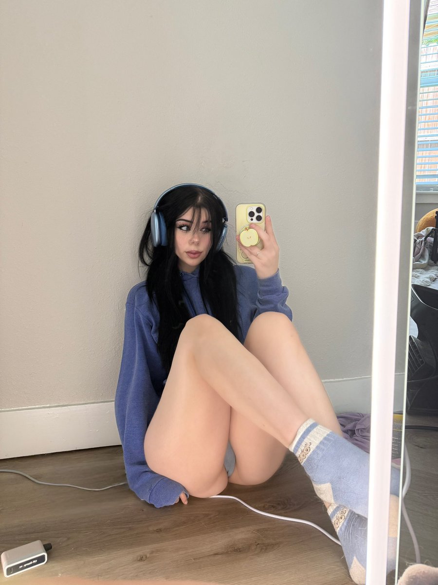 ramierah_'s tweet photo. sending 🍑 pics to everyone who says ‘hi’ https://t.co/eb0kw9GqVG