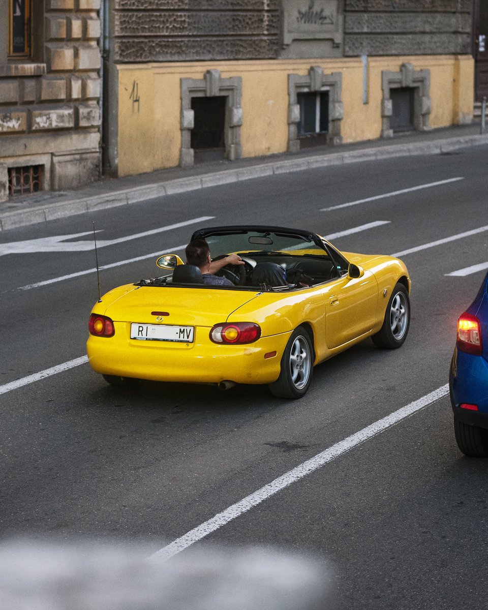 FullTopMax's tweet photo. Just two dudes joyriding in the NB MX-5 #mx5 #streetspotting https://t.co/FJ8PoQ2lEo