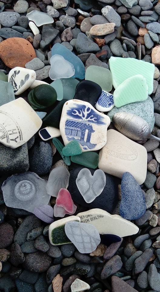 Медитировал сегодня на одном из закрытых пляжей и случайно собрал коллекцию интересного. Даже не думал, что в Питере можно найти сокровища