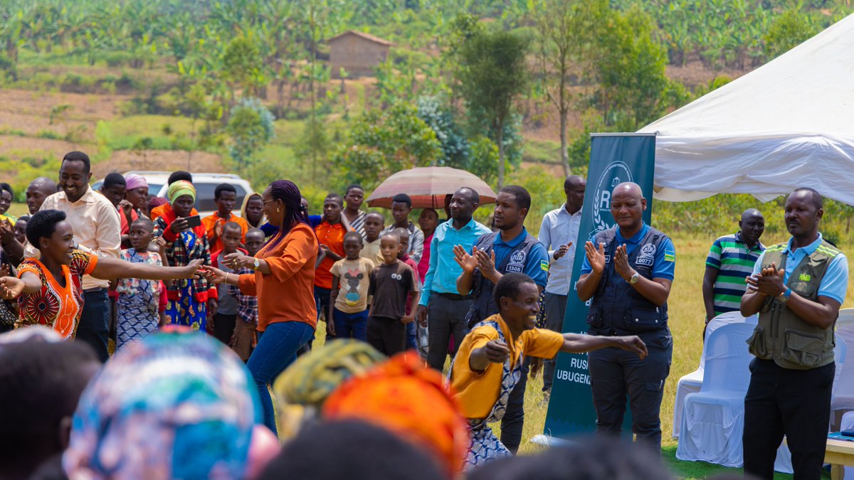 rulindodistrict's tweet photo. Kuri uyu wa kane mu karere ka #Rulindo hasojwe  ubukangurambaga bwo kwirinda ibyaha bijyanye no kwangiza ibidukikije n'ibindi byaha bijyanye nabyo.
ubu bukangurambaga bwateguwe na @RIB_Rw ku bufatanye na @RwandaMinesB bwasorejwe mu Murenge wa #Masoro na @Cyinzuzi https://t.co/FySiuNhBoF