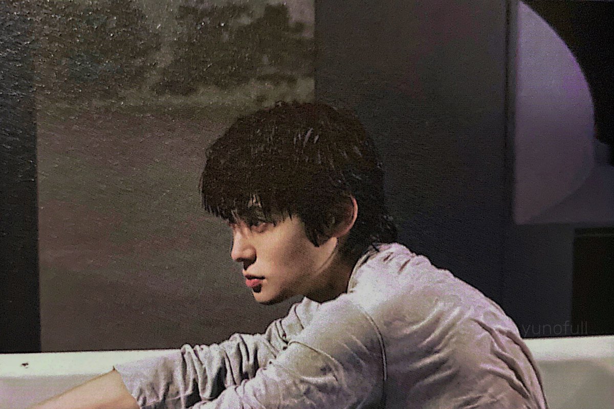 yunofull's tweet photo. opened my j ver album again... everything abt this photoshoot is insane https://t.co/qGdMl8MykZ