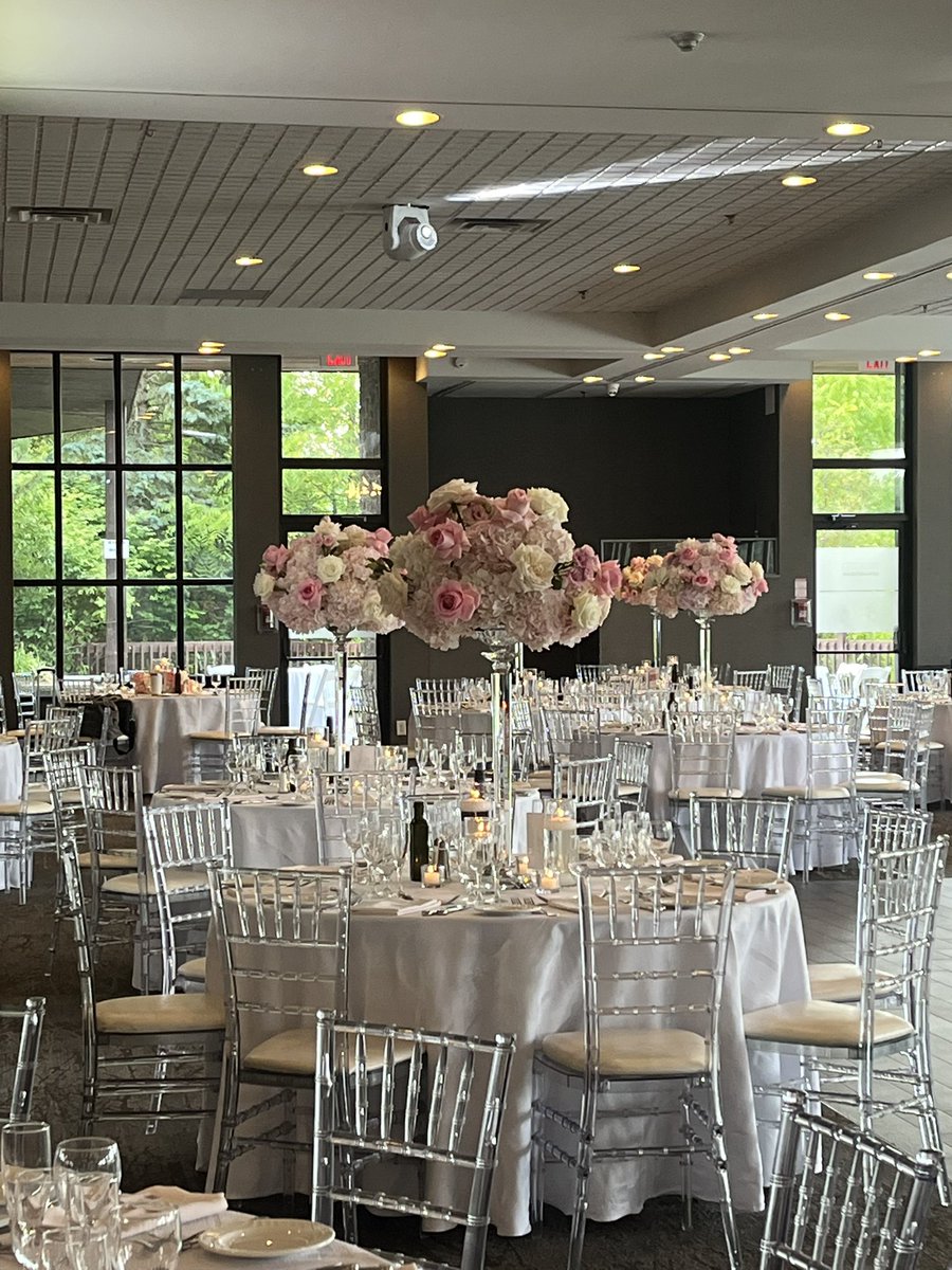 FloralWerx's tweet photo. Our Latest event design and floral installation for an awesome wedding couple  this was at The Manor ..
#torontowedding #torontoflorist https://t.co/9eNtlzxVwu