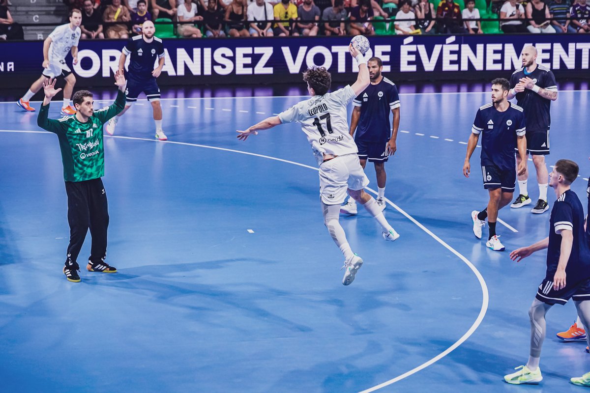 45'

Nos ailiers enchaînent, Noam 8 buts / Kauldi 3 buts et ils confortent notre avance !

28-20

#HBCNTHB