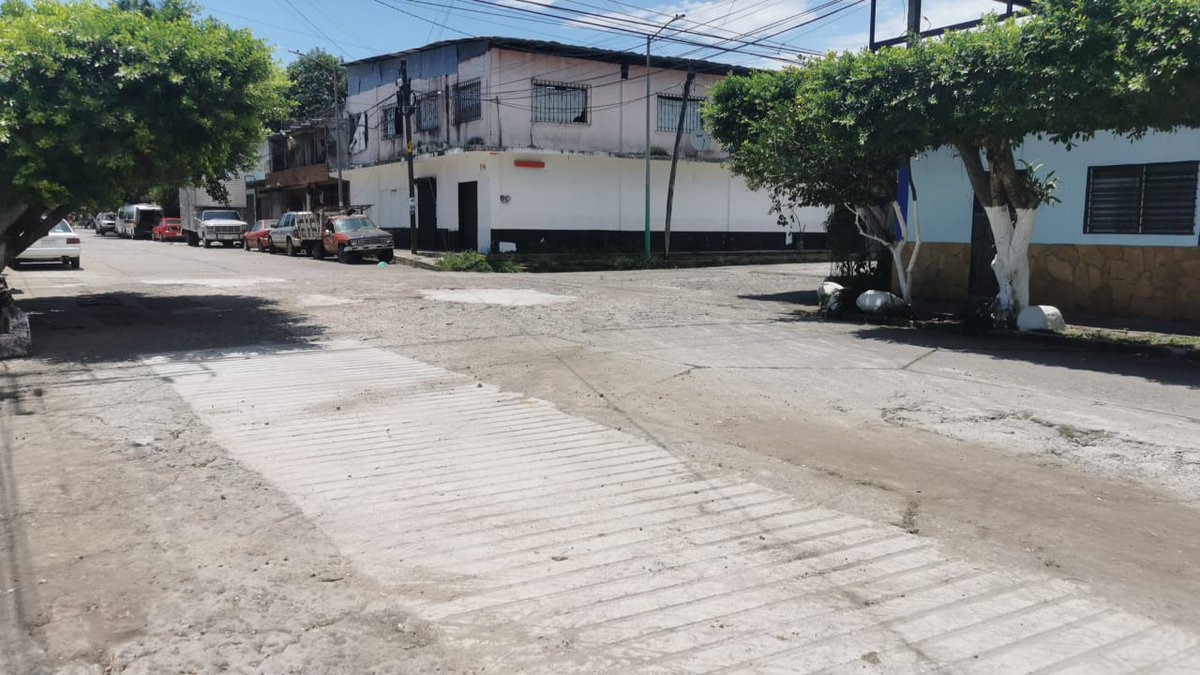 yamilmelgar's tweet photo. Como parte de los trabajos de bacheo del programa "Rueda Seguro", se realizó la reparación del pavimento con concreto hidráulico en la 4ª Av. Norte, esquina con 21ª poniente.
 Estamos trabajando para mejorar la movilidad vial en nuestro querido Tapachula.

#EstamosCumpliendo  
#VoluntadParaTransformar