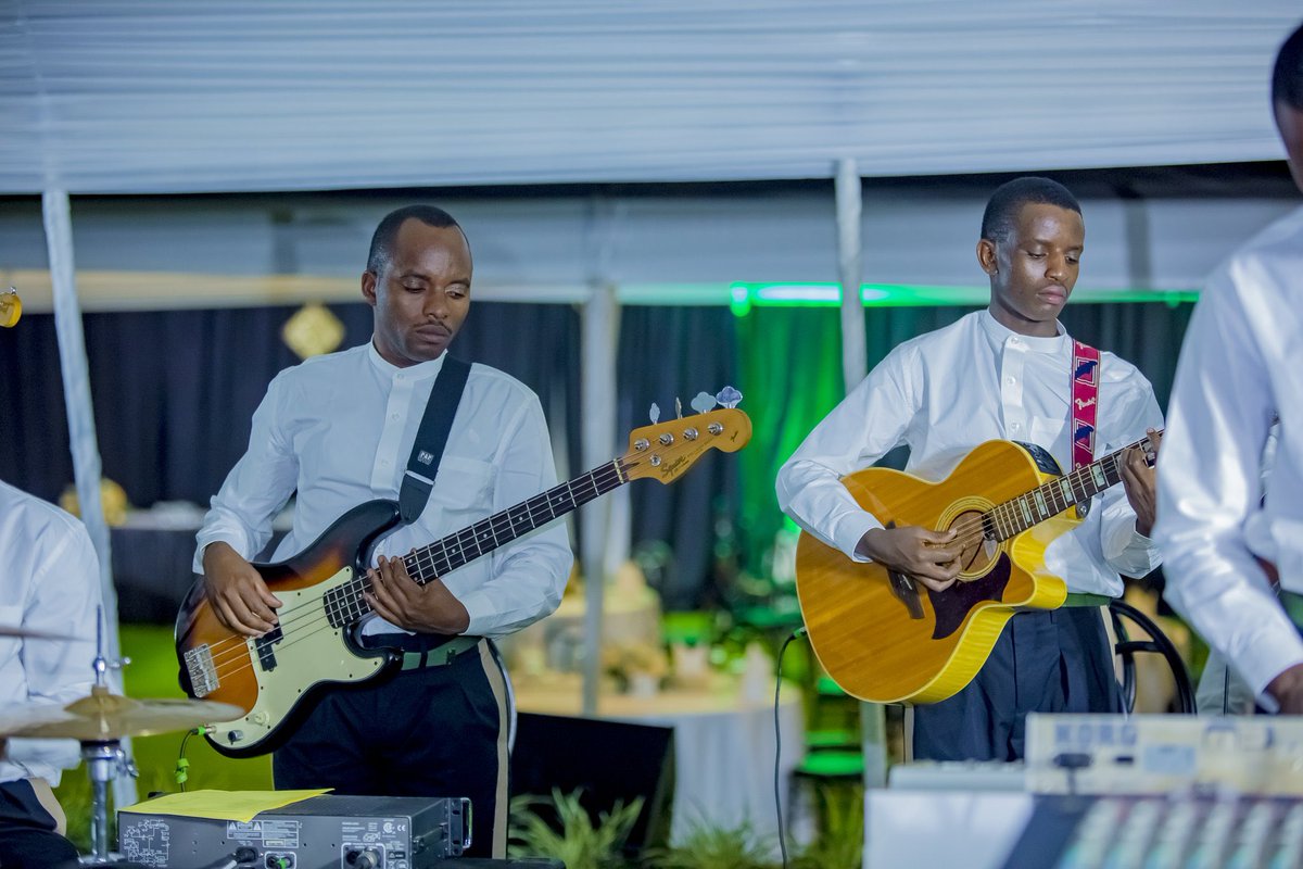 Ku mugoroba wo kuri uyu wa Kane, Abayobozi n’abakinnyi ba APR FC bitabiriye ‘Ijoro ry’Intare’ ribanzirije Inkera y'Abahizi iri ku munsi w’ejo ku wa Gatanu, tariki ya 15 Kanama 2025.

Ni umugoroba wo gusangira no kuganira ku ikipe ya APR FC ndetse no guhiga ibyifuzwa kuzagerwaho