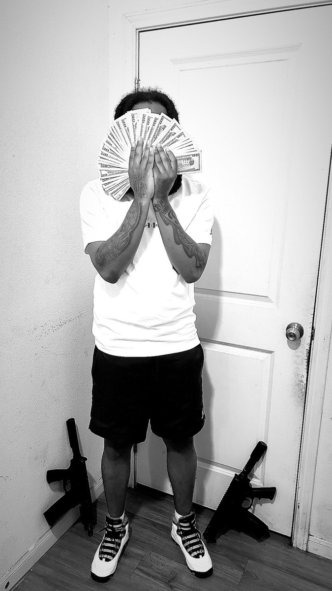 ibangKDA's tweet image. u better move arine cuz well G*n u down like pronto, have my bruddas cole thru yo front doe trap u wit a lot of gunsmoke