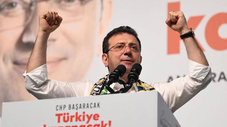 Tuğçe Yılmaz (@masmaviiibir) on Twitter photo Suçsuzluğunuza her zamankinden daha çok inanıyoruz. Sabır ve dayanışmayla bu karanlık günleri elbet atlatacağız. Sizi çok özledik başkanım ♥️🫶🏻
<a href="/ekrem_imamoglu/">Ekrem İmamoğlu</a> <a href="/CBAdayOfisi/">Cumhurbaşkanlığı Aday Ofisi</a> Suçsuzluğunuza her zamankinden daha çok inanıyoruz. Sabır ve dayanışmayla bu karanlık günleri elbet atlatacağız. Sizi çok özledik başkanım ♥️🫶🏻
<a href="/ekrem_imamoglu/">Ekrem İmamoğlu</a> <a href="/CBAdayOfisi/">Cumhurbaşkanlığı Aday Ofisi</a>