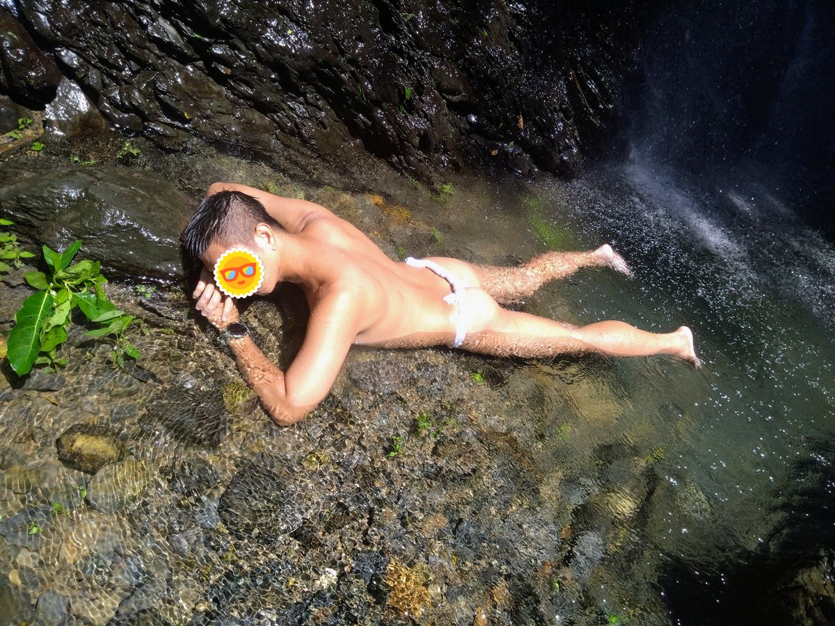 沉默是久了點
誰該先說再見
雖然我早有了準備
然而矛盾總難免

真的很難兩全其美
我們已經試過多少回
避開了爭辯
卻開始了另一種疏遠

(節錄自：張宇 圓謊)

#outdoor #瀑布 #野外 #秘境 #溯溪 #溪流
#六尺褌 #白褌 #fundoshi #ふんどし #六尺ふんどし