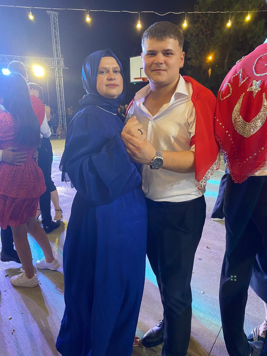 deryamardinnn's tweet photo. oğlumun katillerine uyguladığınız ceza indirimini kabul etmiyoruz etmeyeceğiz katillerine müebbet hapis istiyoruz #alimardiniçinadalet https://t.co/B6pNu1MFT7