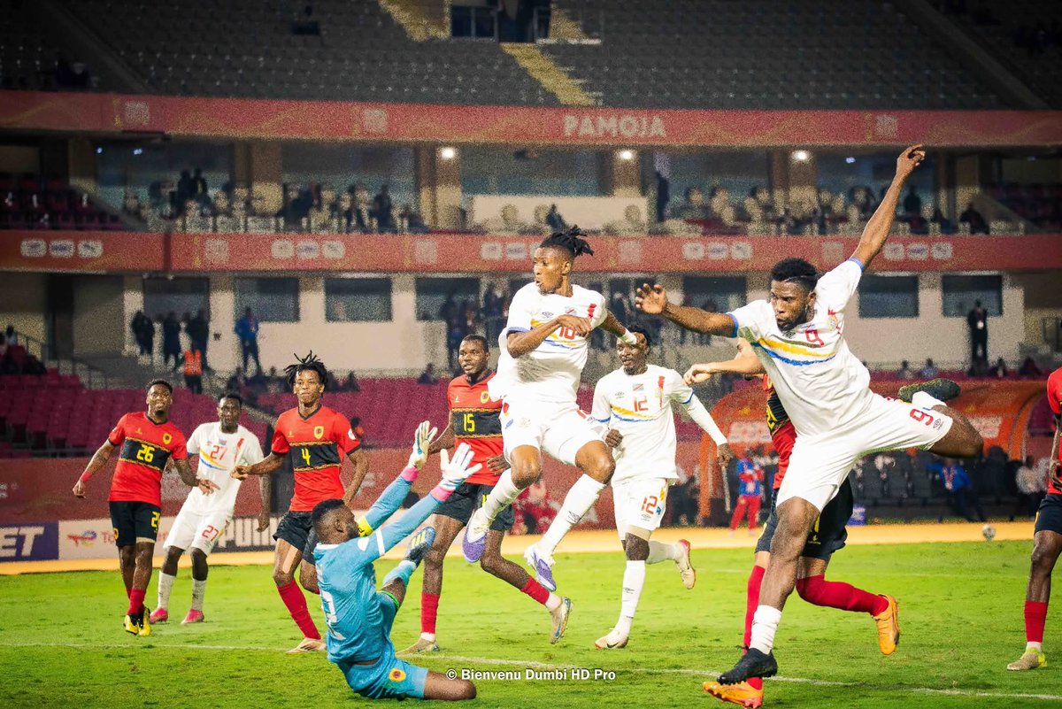 RichardMuhima54's tweet photo. Fin au stade de #Kasarani : RDC-ANGOLA (2-0).
Buteurs : Jephté #KITAMBALA et Jonathan #MOKONZI. La #RDC totalise 6 points et est 2ème du groupe en ex aequo avec le Maroc, son adversaire lors de la dernière journée. Le Kenya garde le leadership avec 7 points.
#Chan2024 #Léopards https://t.co/0n72jRZ4sn