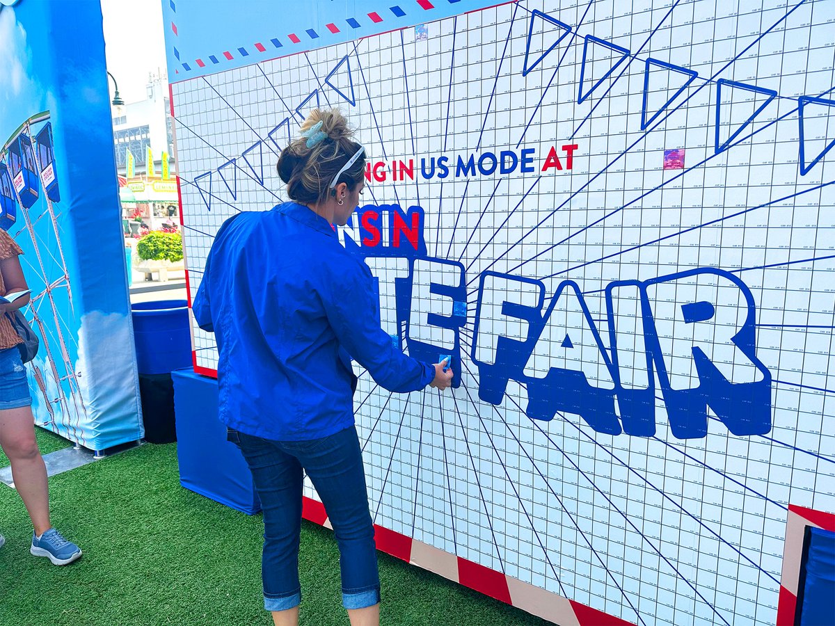 PictureMosaics's tweet photo. US Cellular’s print mosaic at the 2025 Wisconsin State Fair used 3,000 photos to create a stunning community artwork. They even had their own branded photo booth kiosk! Read more about it here: https://t.co/pgKRZjVDqw  #EventActivations #Innovation #PictureMosaics #Photomosaic https://t.co/E3ZbgHiCJN