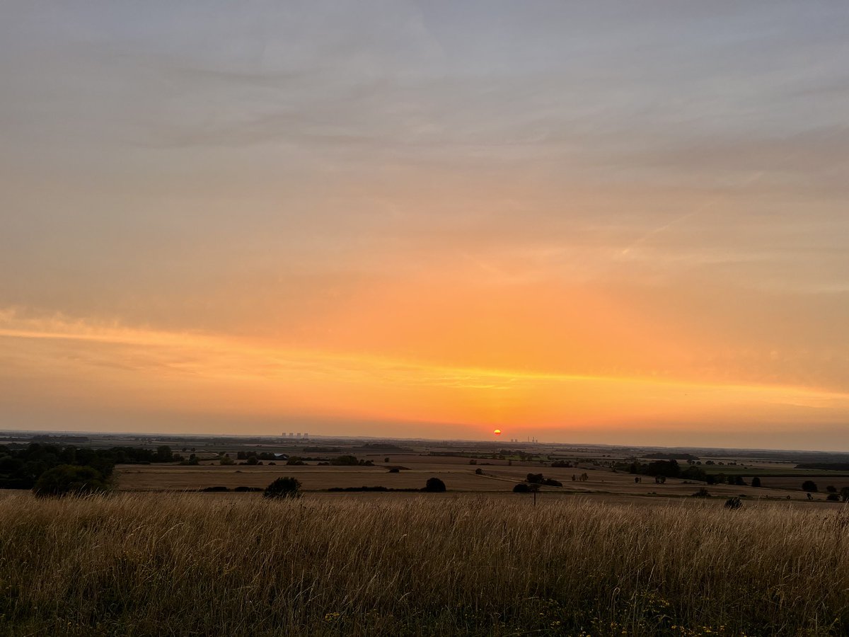 <a href="/CharlesAnyan/">charles anyan Ⓜ️</a> Wow 😮 had to take the opportunity for one last sunset last night Charles