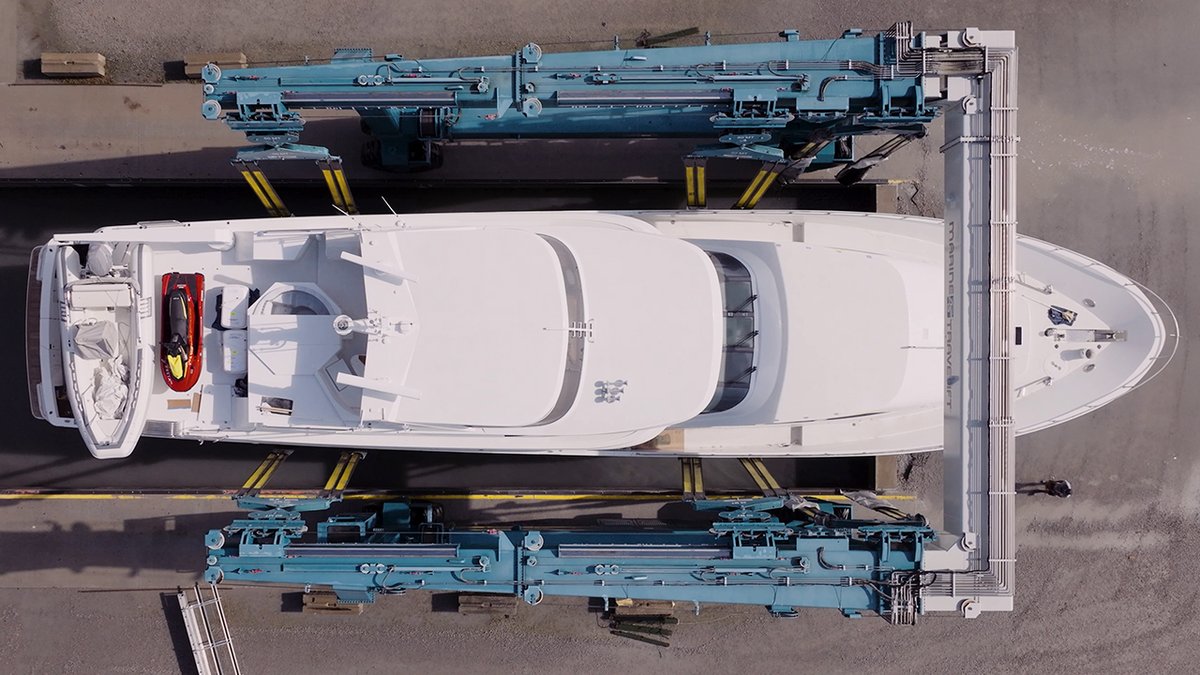 JarrettBay's tweet photo. From 75-ton to one of the few 300-ton travelifts in the region, see how Jarrett Bay’s crew moves yachts of all sizes with precision. Plus, get a quick look at Hull 68’s recent progress, including work on its shear bumper and interior.
🎥 https://t.co/we5kmntNaO https://t.co/tpRisJRZWQ