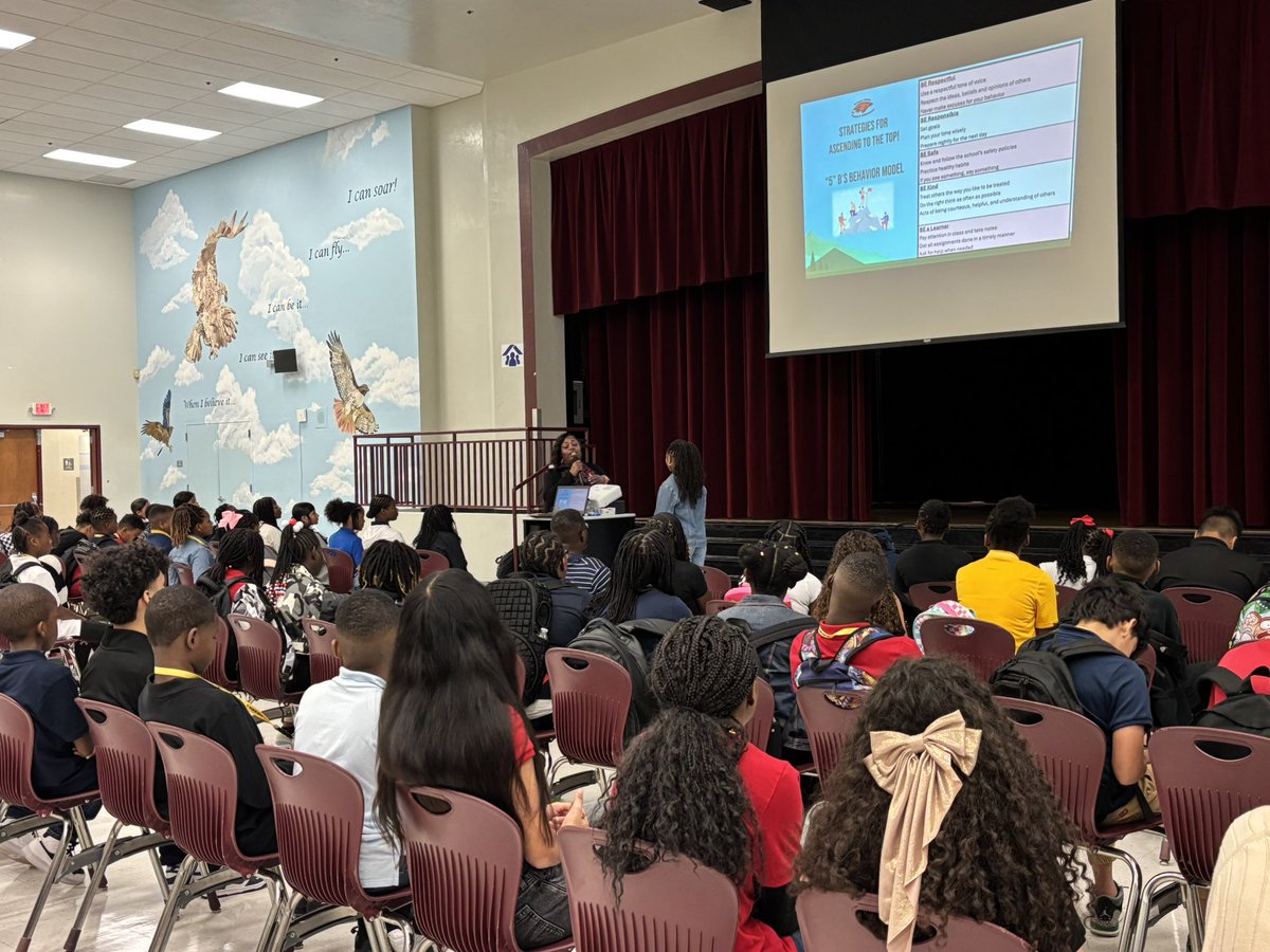 McNicolMiddleHawks tweet media