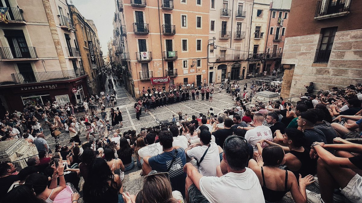xiquetstgn's tweet photo. Un any més hem celebrat una nova edició de Les Músiques del Concurs i hem acabat amb un toc de vermut conjunt 🎶🥁

Moltes gràcies @collavella i @xiquets per acompanyar-nos aquesta magnífica tarda! 

I enhorabona als amfitrions, els millors @grallersxdt del món casteller ❤️

#xdt https://t.co/OkErdNUUmv