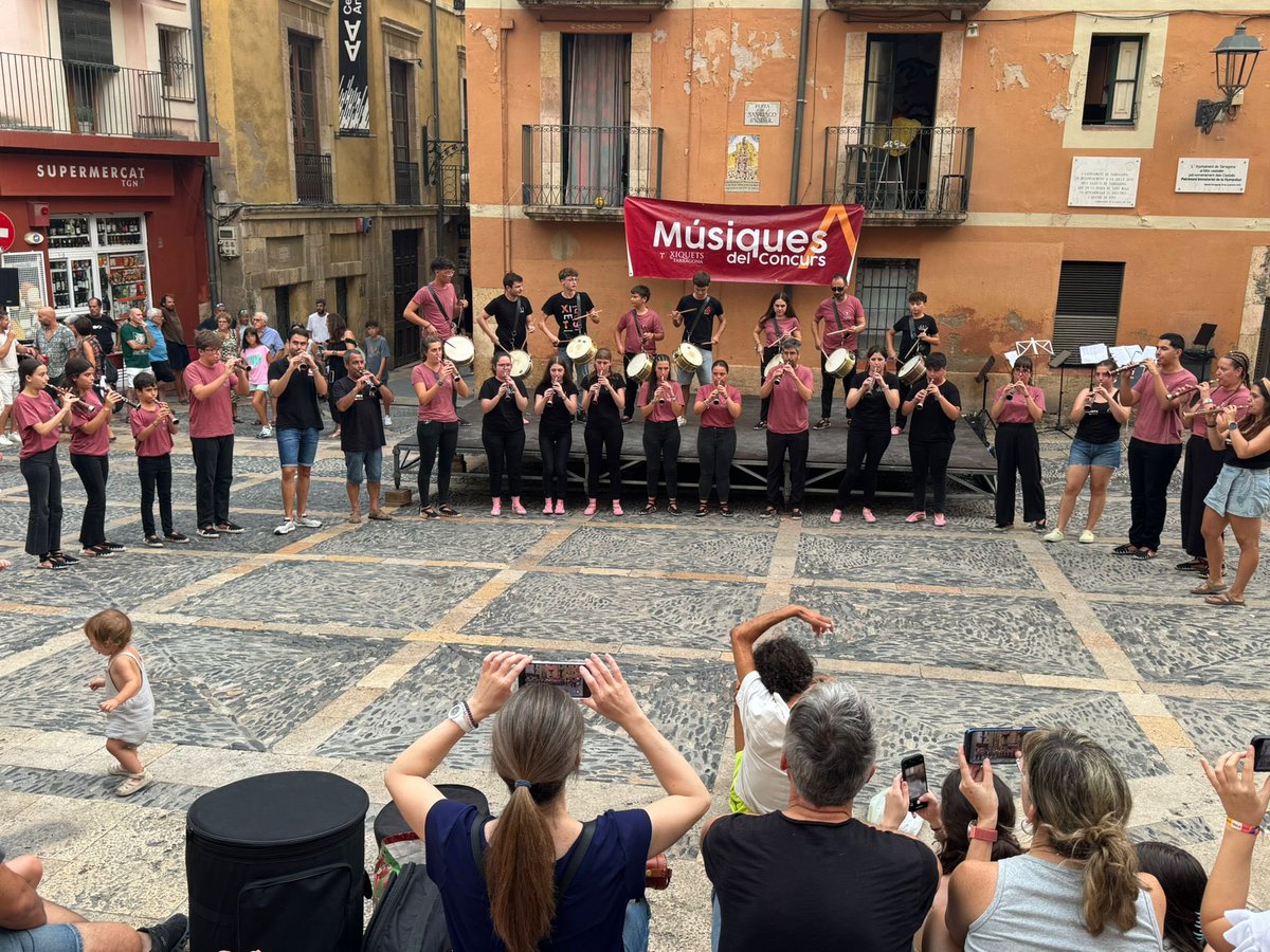 Xiquets de Tarragona (@xiquetstgn) on Twitter photo Un any més hem celebrat una nova edició de Les Músiques del Concurs i hem acabat amb un toc de vermut conjunt 🎶🥁
Moltes gràcies <a href="/collavella/">Colla Vella dels Xiquets de Valls</a> i <a href="/xiquets/">Xiquets de Reus</a> per acompanyar-nos aquesta magnífica tarda!
I enhorabona als amfitrions, els millors <a href="/grallersxdt/">Gralles i Timbals Xiquets de Tarragona</a> del món casteller ❤️
#xdt Un any més hem celebrat una nova edició de Les Músiques del Concurs i hem acabat amb un toc de vermut conjunt 🎶🥁
Moltes gràcies <a href="/collavella/">Colla Vella dels Xiquets de Valls</a> i <a href="/xiquets/">Xiquets de Reus</a> per acompanyar-nos aquesta magnífica tarda!
I enhorabona als amfitrions, els millors <a href="/grallersxdt/">Gralles i Timbals Xiquets de Tarragona</a> del món casteller ❤️
#xdt