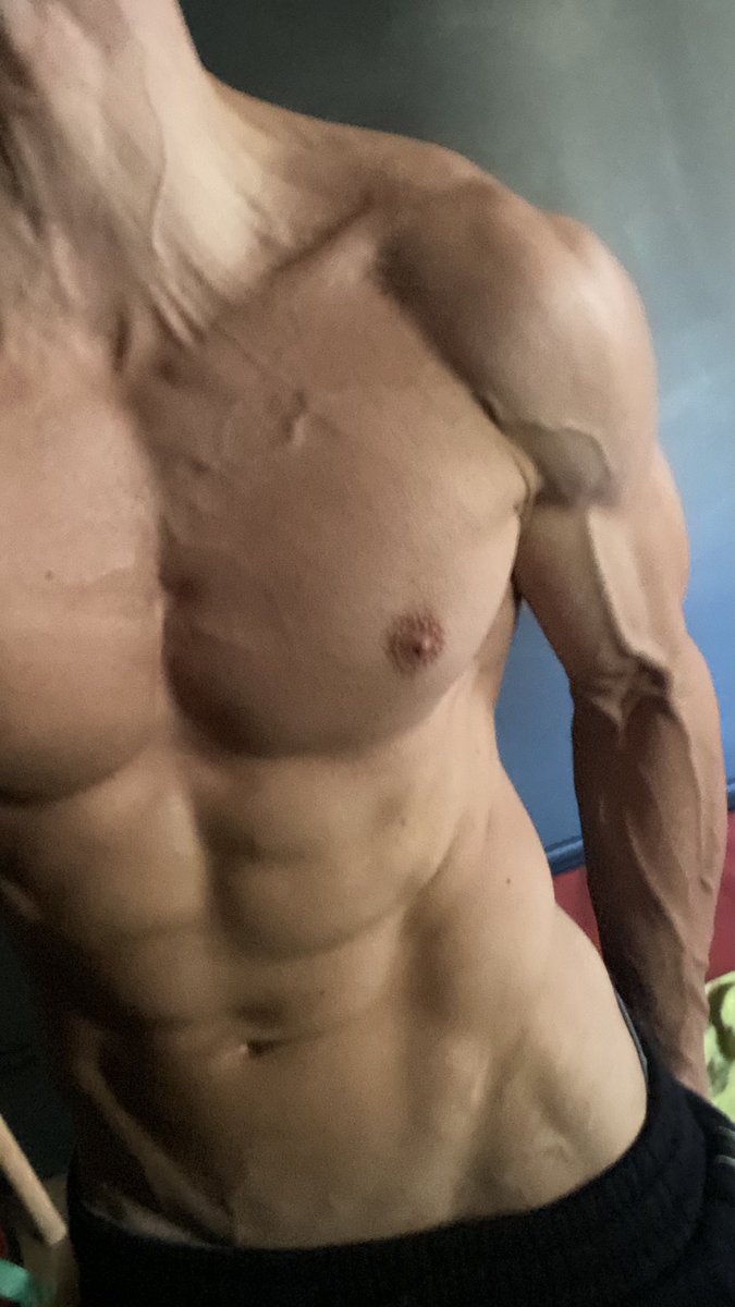 trisstantate's tweet photo. Somebody wanna chat? 💬 😜

#fitness https://t.co/9jAaKe9cbl