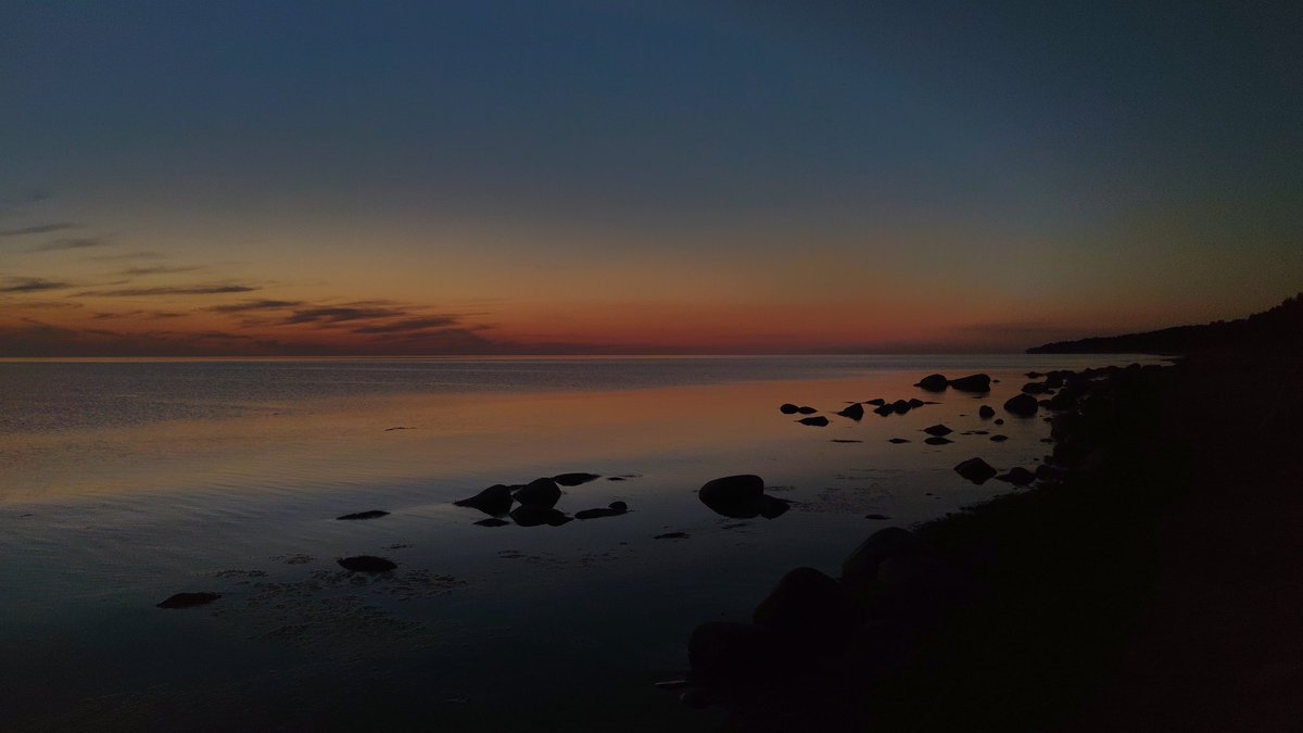 Vakars Mazjūras A piekrastē.